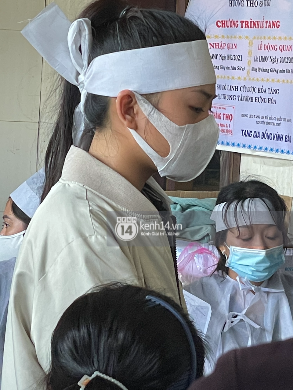 Burial ceremony of actor Hai Dang: his wife, about to get married, collapsed, hugging his photo, his relatives crying and saying goodbye - Photo 19.