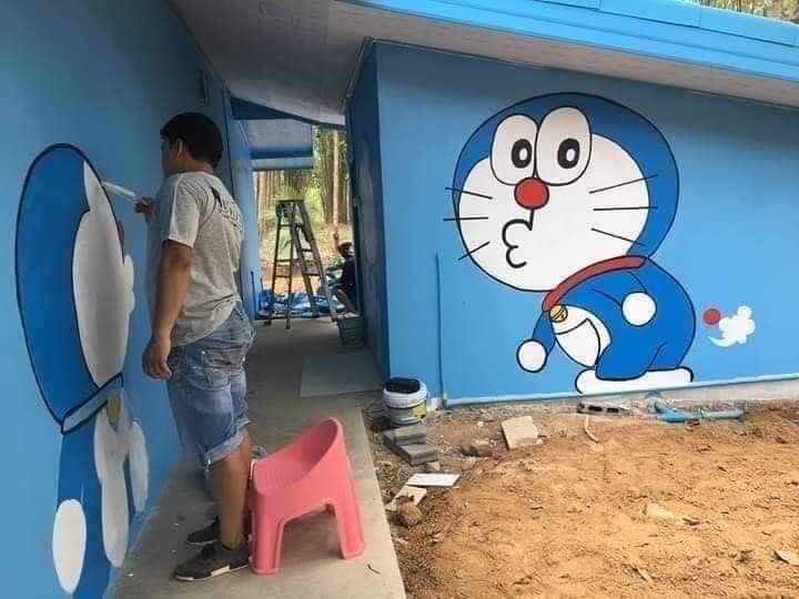 Tại sao không thưởng thức bức tranh vẽ Doraemon cute này nhỉ? Với chiếc mũ thần kỳ và chiếc túi cổ động, chú mèo máy yêu thích của chúng ta đã trở nên thật tuyệt vời. Tranh vẽ này sẽ khiến bạn cảm thấy vui vẻ và cảm động.