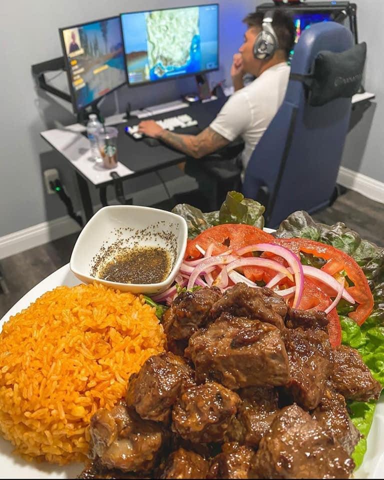 Game thủ số hưởng nhất hệ mặt trời, chỉ việc chơi đồ ăn sẽ tự đến - Ảnh 4. Game thủ số hưởng nhất hệ mặt trời, chỉ việc chơi đồ ăn sẽ tự đến - Ảnh 4.