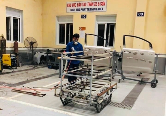 Thần tốc chế tạo robot phục vụ phòng chống đại dịch COVID-19 - Ảnh 1.