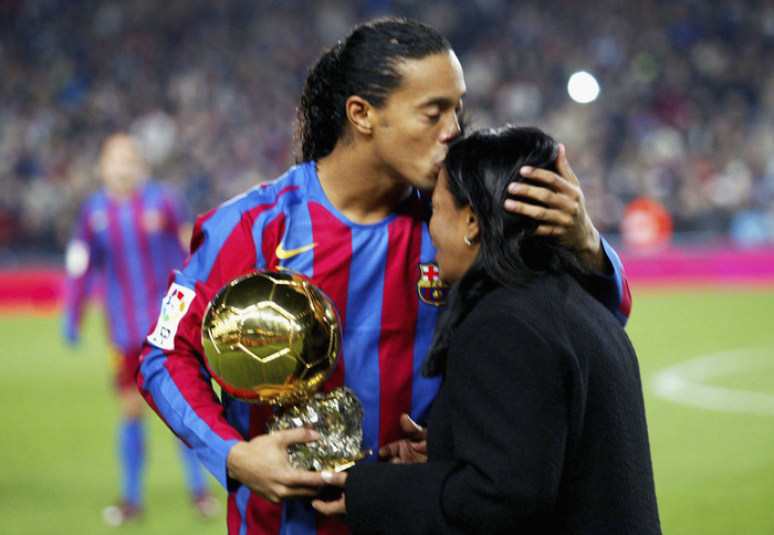 Mẹ Ronaldinho qua đời ở tuổi 71 sau khi nhiễm Covid-19