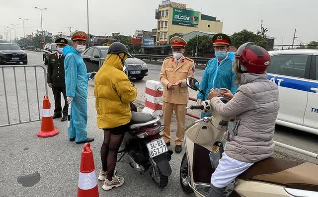 Hải Phòng: Phát phiếu cho người dân đi mua lương thực tại nơi thực hiện giãn cách xã hội - Ảnh 1.