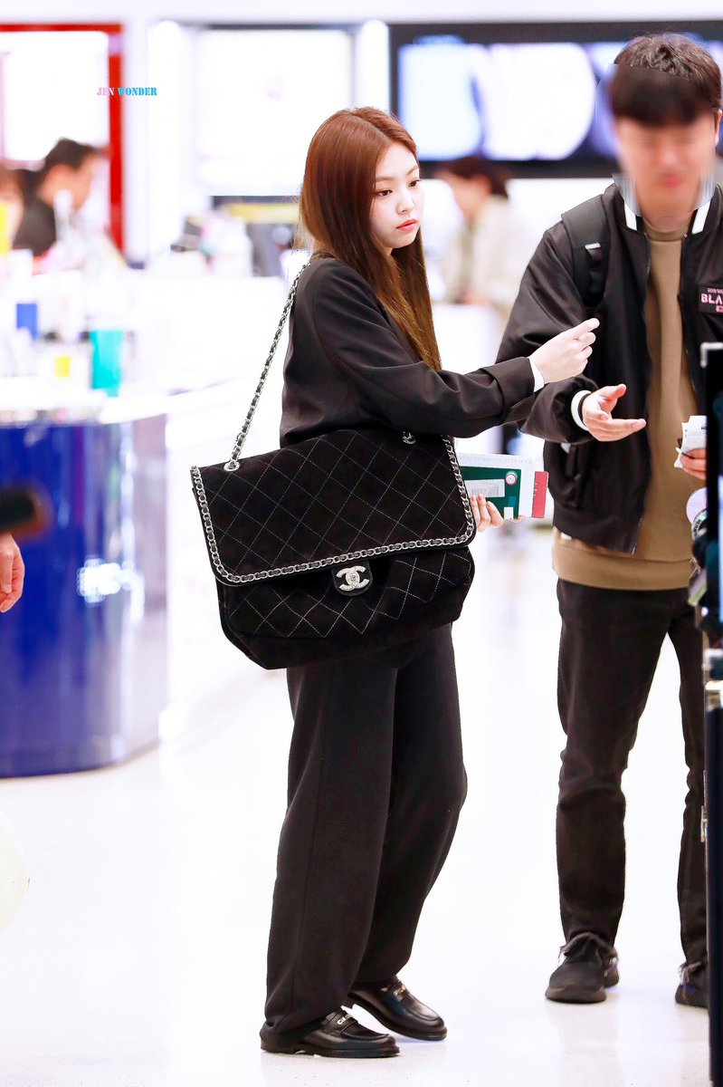 Amaranth Việt Nam - Style sân bay cùng “hệ Chanel' của G-Dragon và Jennie  khiến netizen nhìn mà sướng cả mắt