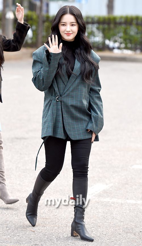 D&aacute;ng kh&ocirc;ng cao v&agrave; thường xuy&ecirc;n bị ch&ecirc; eo b&aacute;nh m&igrave;, style đời thường của Nancy (MOMOLAND) vẫn s&agrave;nh điệu bất chấp - Ảnh 2.