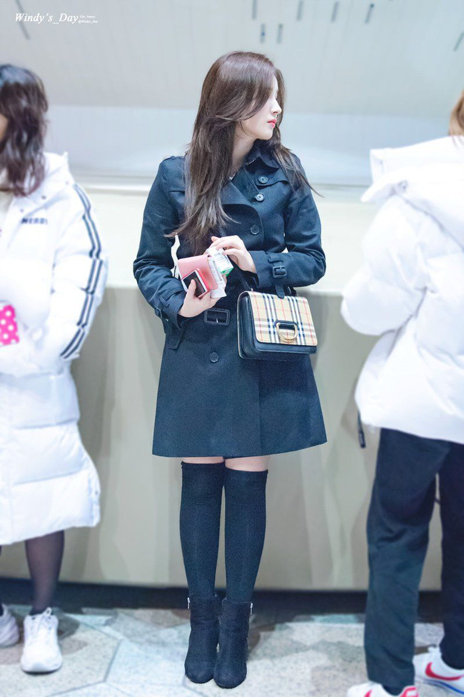 D&aacute;ng kh&ocirc;ng cao v&agrave; thường xuy&ecirc;n bị ch&ecirc; eo b&aacute;nh m&igrave;, style đời thường của Nancy (MOMOLAND) vẫn s&agrave;nh điệu bất chấp - Ảnh 11.