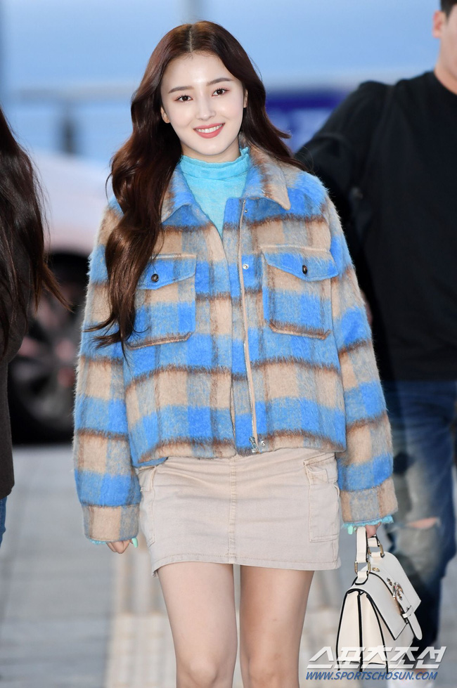D&aacute;ng kh&ocirc;ng cao v&agrave; thường xuy&ecirc;n bị ch&ecirc; eo b&aacute;nh m&igrave;, style đời thường của Nancy (MOMOLAND) vẫn s&agrave;nh điệu bất chấp - Ảnh 3.