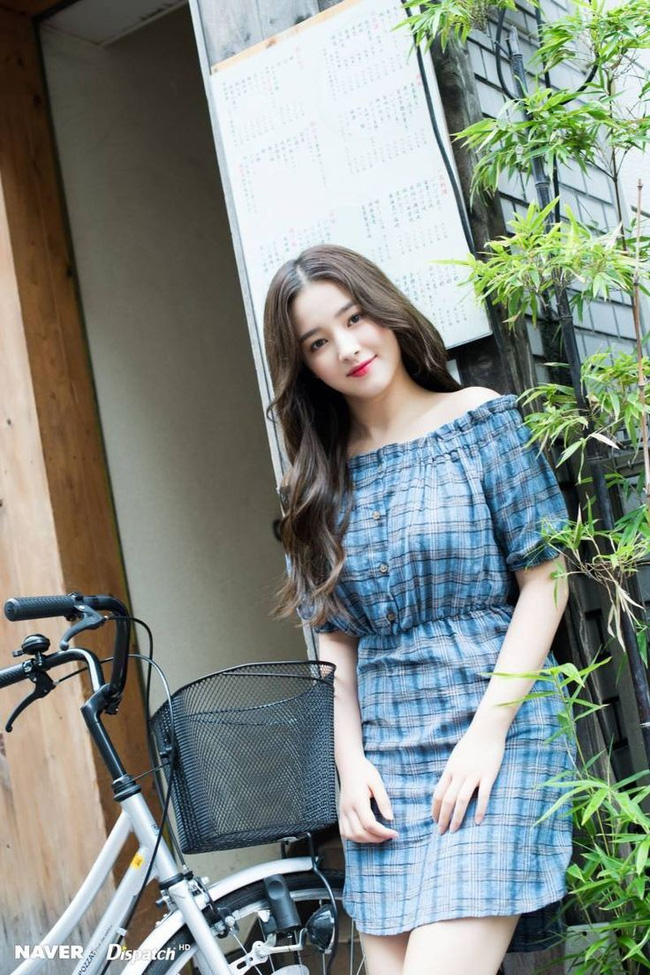 D&aacute;ng kh&ocirc;ng cao v&agrave; thường xuy&ecirc;n bị ch&ecirc; eo b&aacute;nh m&igrave;, style đời thường của Nancy (MOMOLAND) vẫn s&agrave;nh điệu bất chấp - Ảnh 10.