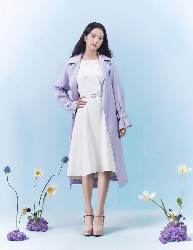 Jisoo lại đổi style diện váy, chuyển hẳn sang hệ tiểu thư nhà giàu chứ không còn xì tin như trước kia nữa - Ảnh 8.