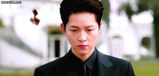 Xem đến tập 4 Vincenzo vẫn khiến khán giả ngán ngẩm: Phim chẳng có gì ngoài nhan sắc lệch pha của Song Joong Ki? - Ảnh 1.