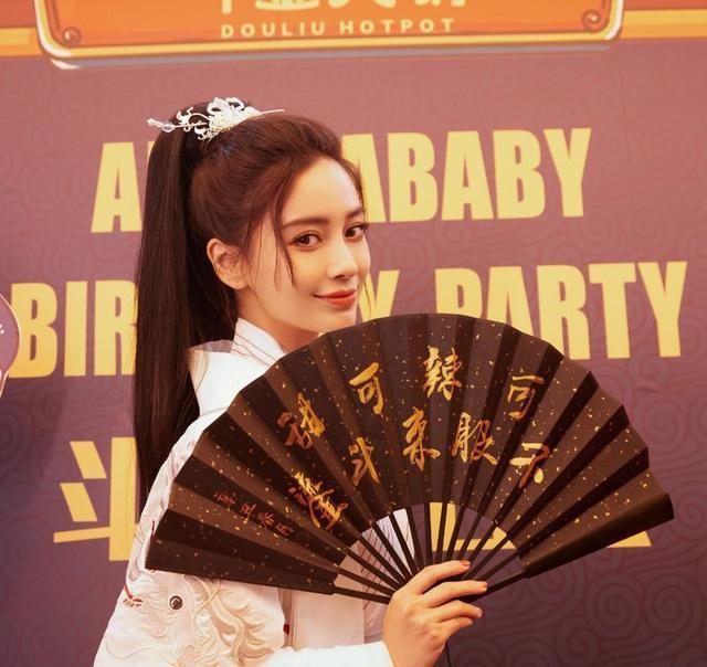 Giữa drama ly h&ocirc;n, Huỳnh Hiểu Minh c&oacute; động th&aacute;i đặc biệt trong ng&agrave;y sinh nhật Angela Baby, vậy m&agrave; tưởng lờ nhau đi - Ảnh 5.
