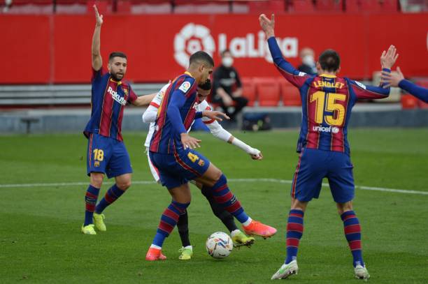 Messi tỏa sáng rực rỡ, Barcelona tạm chiếm giữ vị trí của đại kình địch Real - Ảnh 4.