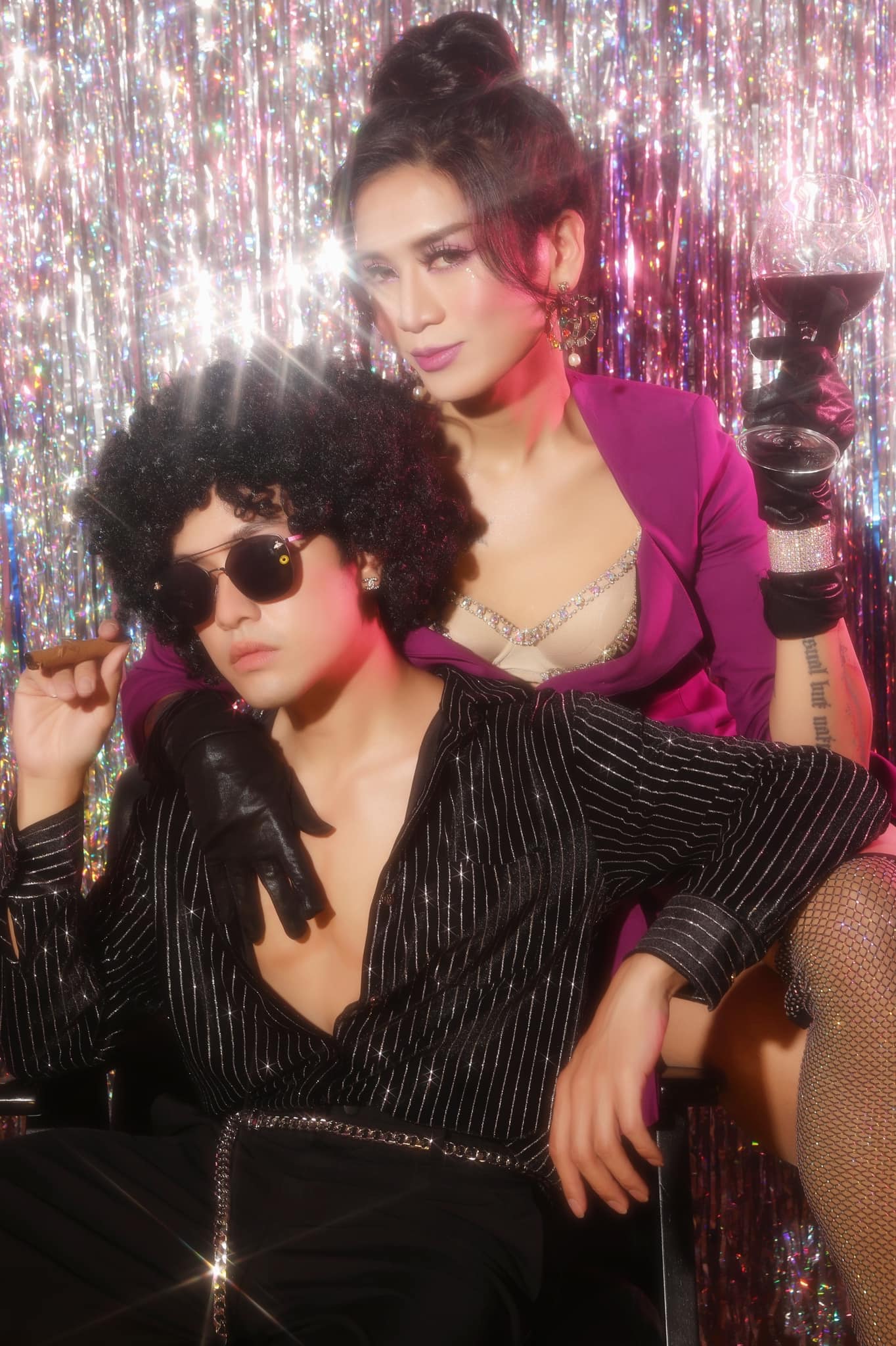 BB Trần lên đồ sexy, quấn quýt bên người tình đồng giới trong bộ ảnh kỷ niệm 7 năm yêu: Hội FA nhìn mà “tức”! - Ảnh 5. BB Trần lên đồ sexy, quấn quýt bên người tình đồng giới trong bộ ảnh kỷ niệm 7 năm yêu: Hội FA nhìn mà “tức”! - Ảnh 5.