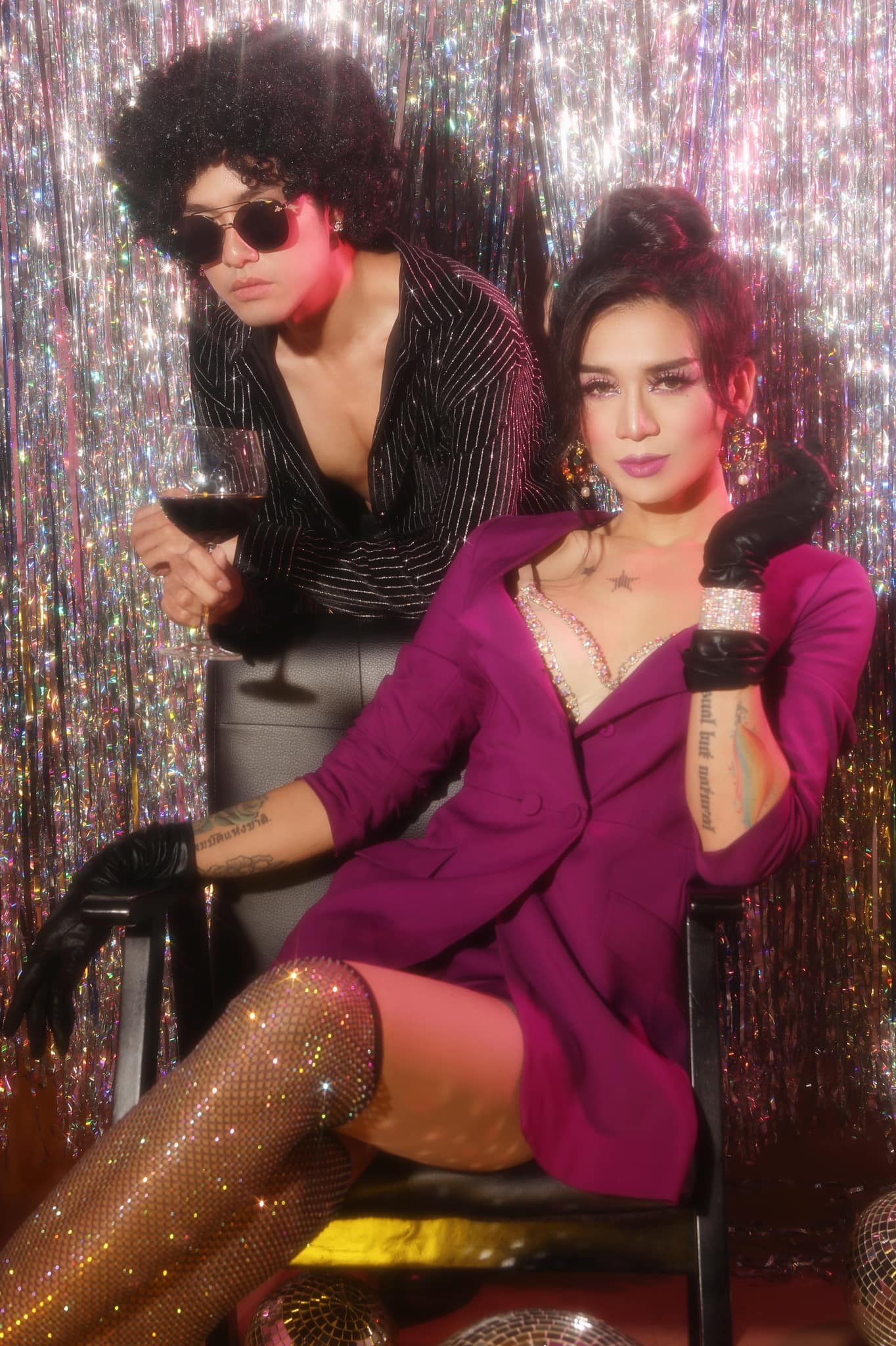 BB Trần lên đồ sexy, quấn quýt bên người tình đồng giới trong bộ ảnh kỷ niệm 7 năm yêu: Hội FA nhìn mà “tức”! - Ảnh 2. BB Trần lên đồ sexy, quấn quýt bên người tình đồng giới trong bộ ảnh kỷ niệm 7 năm yêu: Hội FA nhìn mà “tức”! - Ảnh 2.