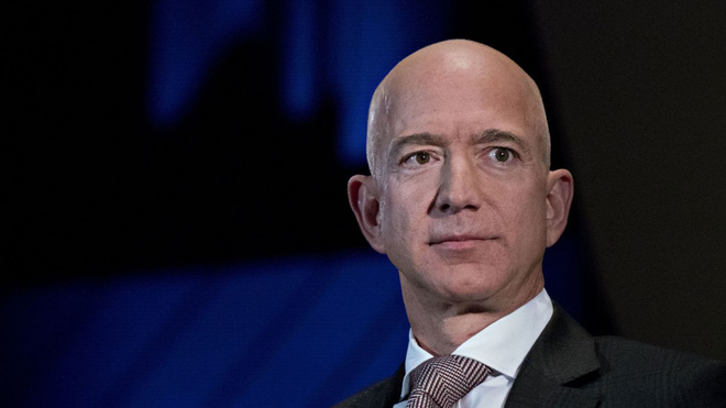 Tỷ phú Jeff Bezos sẽ từ chức CEO Amazon - Ảnh 1.