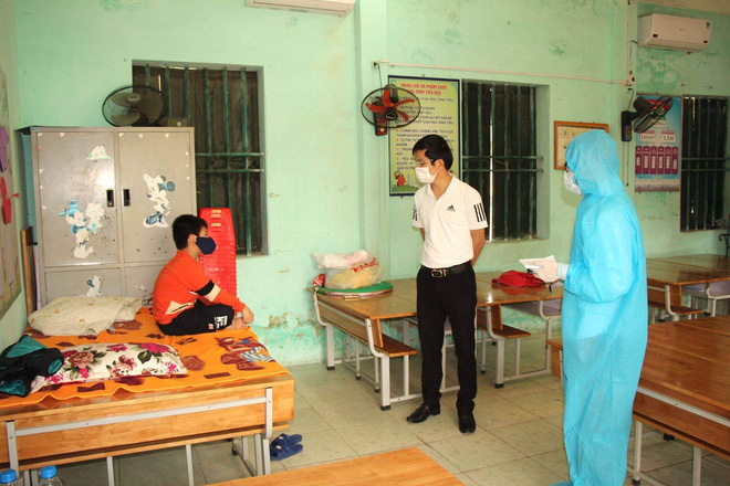 Chuyện kể ở b&ecirc;n trong khu c&aacute;ch ly của hơn 100 học sinh, phụ huynh Hải Dương - Ảnh 3.