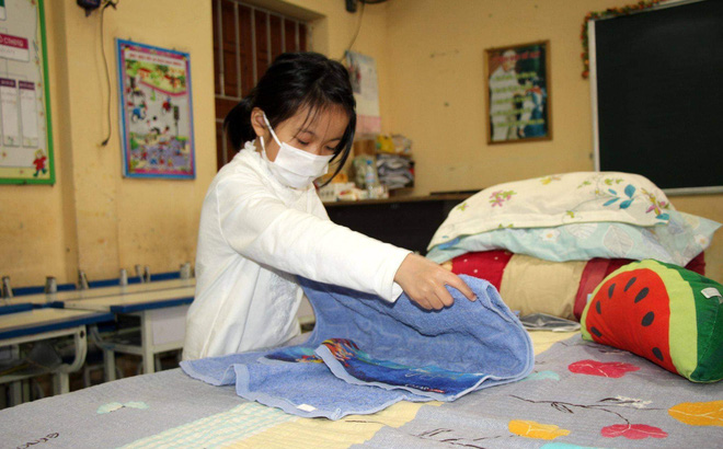 Chuyện kể ở b&ecirc;n trong khu c&aacute;ch ly của hơn 100 học sinh, phụ huynh Hải Dương - Ảnh 1.