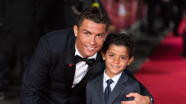 Siêu sao Ronaldo dù bận rộn vẫn đích thân làm điều này cho con trai, nhưng câu chuyện đằng sau mới khiến nhiều người thích thú - Ảnh 3.