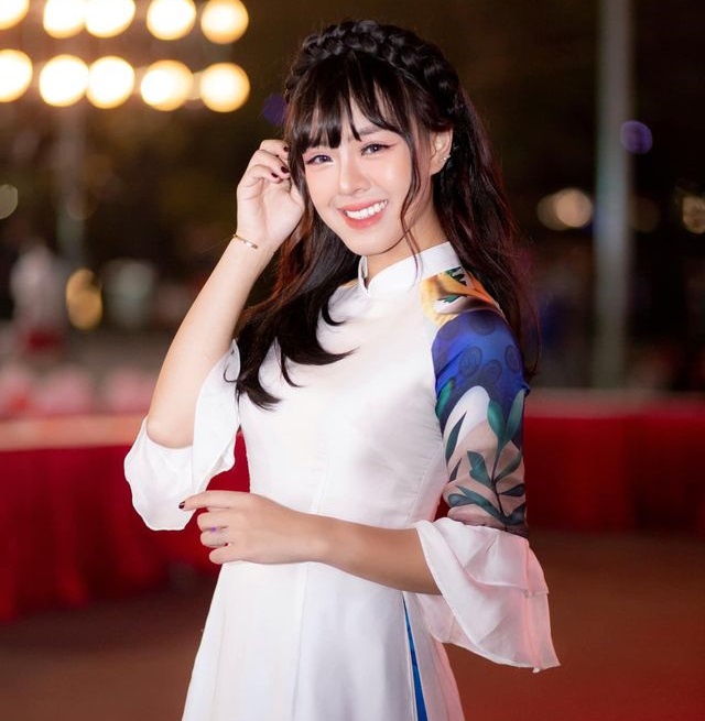 Diện chiếc áo đặc biệt lên sóng, nữ MC Thảo Trang khiến cộng đồng game ngất ngây, mê như điếu đổ! - Ảnh 4.