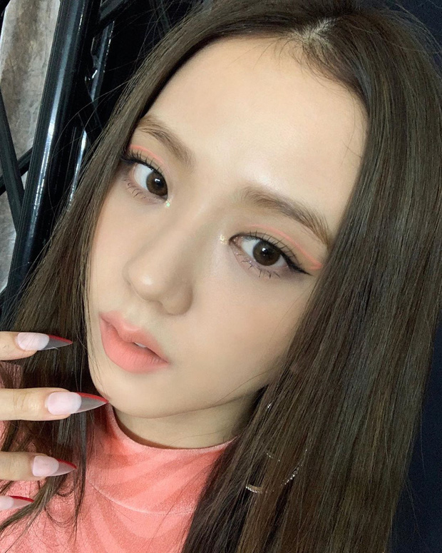 Nhược điểm nhan sắc của nữ thần Jisoo khiến cô phải che chắn kỹ bằng makeup đến độ bị đồn đã phẫu thuật thẩm mỹ - Ảnh 6.