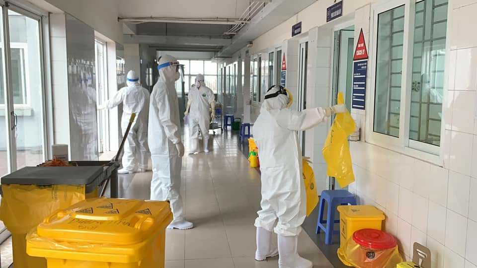 Moving images of infection control staff working tirelessly at the Covid-19 hospital - Photo 1.