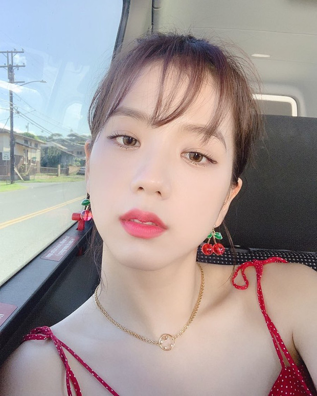 Nhược điểm nhan sắc của nữ thần Jisoo khiến cô phải che chắn kỹ bằng makeup đến độ bị đồn đã phẫu thuật thẩm mỹ - Ảnh 8.