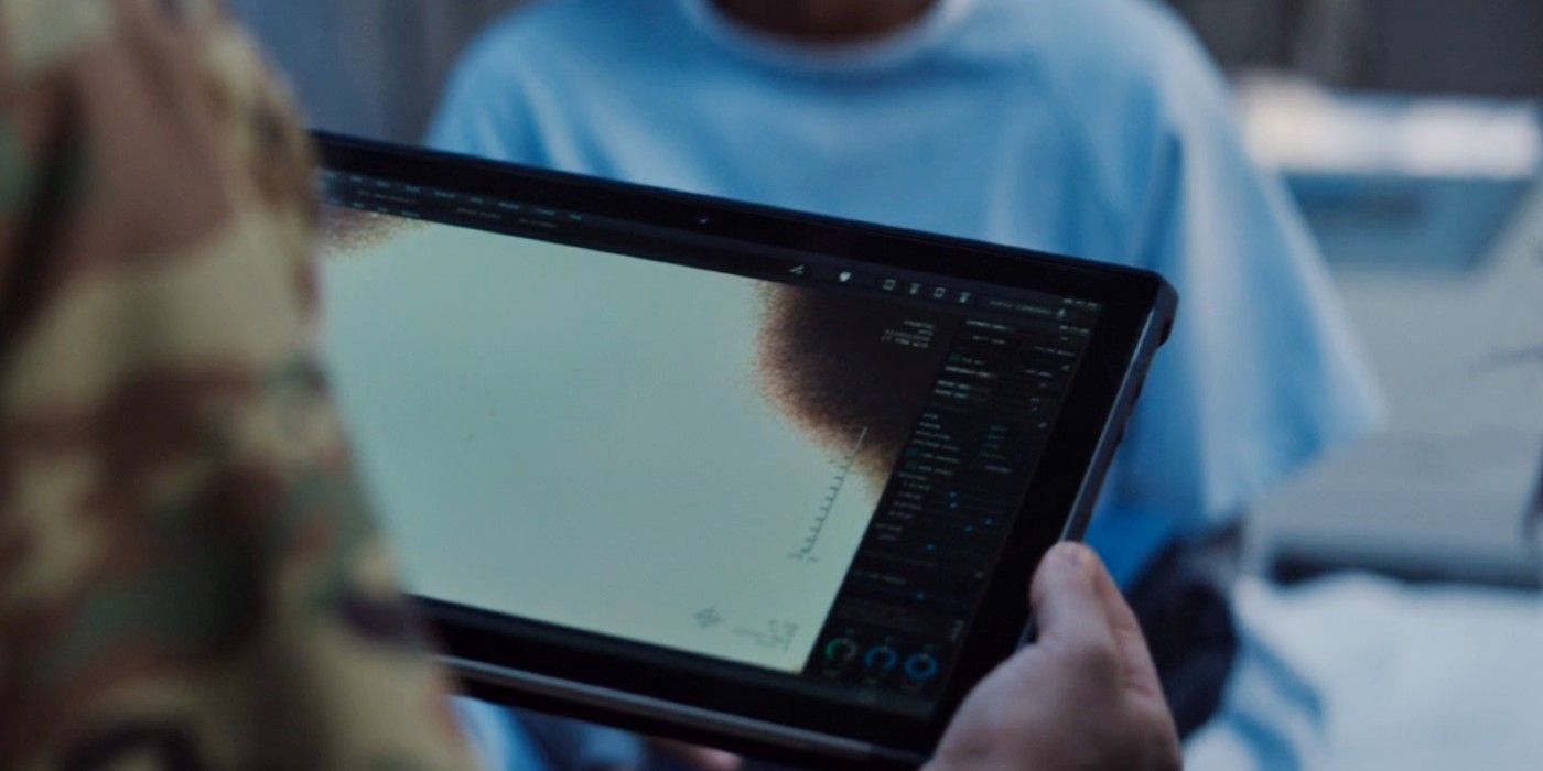 Lý giải loạt tình tiết sốc óc ở WandaVision tập 5: Wanda phá cửa đi cướp xác chồng, nhân vật chấn động cuối phim xuất hiện ra sao? - Ảnh 3. Lý giải loạt tình tiết sốc óc ở WandaVision tập 5: Wanda phá cửa đi cướp xác chồng, nhân vật chấn động cuối phim xuất hiện ra sao? - Ảnh 3.