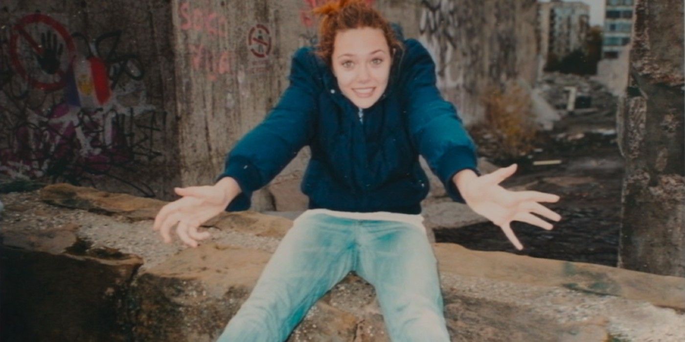 Lý giải loạt tình tiết sốc óc ở WandaVision tập 5: Wanda phá cửa đi cướp xác chồng, nhân vật chấn động cuối phim xuất hiện ra sao? - Ảnh 2. Lý giải loạt tình tiết sốc óc ở WandaVision tập 5: Wanda phá cửa đi cướp xác chồng, nhân vật chấn động cuối phim xuất hiện ra sao? - Ảnh 2.