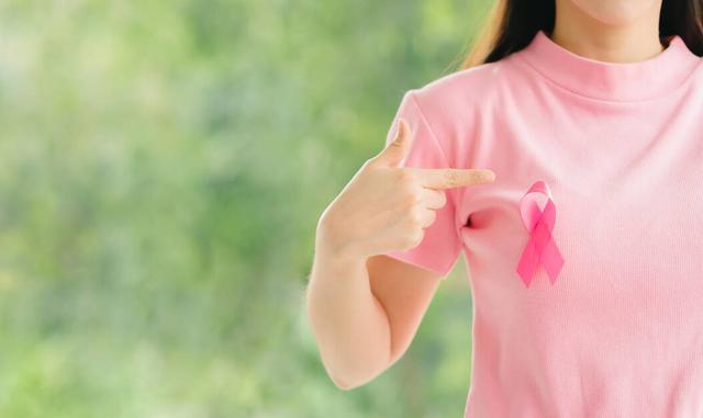 Người phụ nữ 35 tuổi đau ngực, phát hiện ung thư vú chỉ vì cố gắng chiều chồng - Ảnh 2.