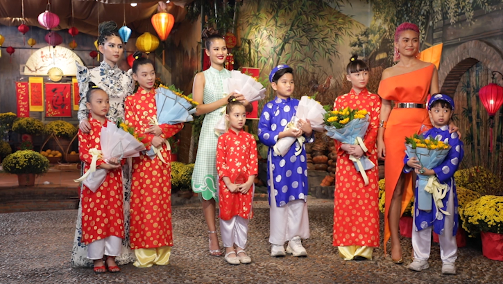 Bé Rồng Nhã Uyên: Từ cô bé giúp mẹ nuôi tìm bạn trai ở Người Ấy Là Ai đến Quán quân Model Kid Vietnam - Ảnh 1. Bé Rồng Nhã Uyên: Từ cô bé giúp mẹ nuôi tìm bạn trai ở Người Ấy Là Ai đến Quán quân Model Kid Vietnam - Ảnh 1.