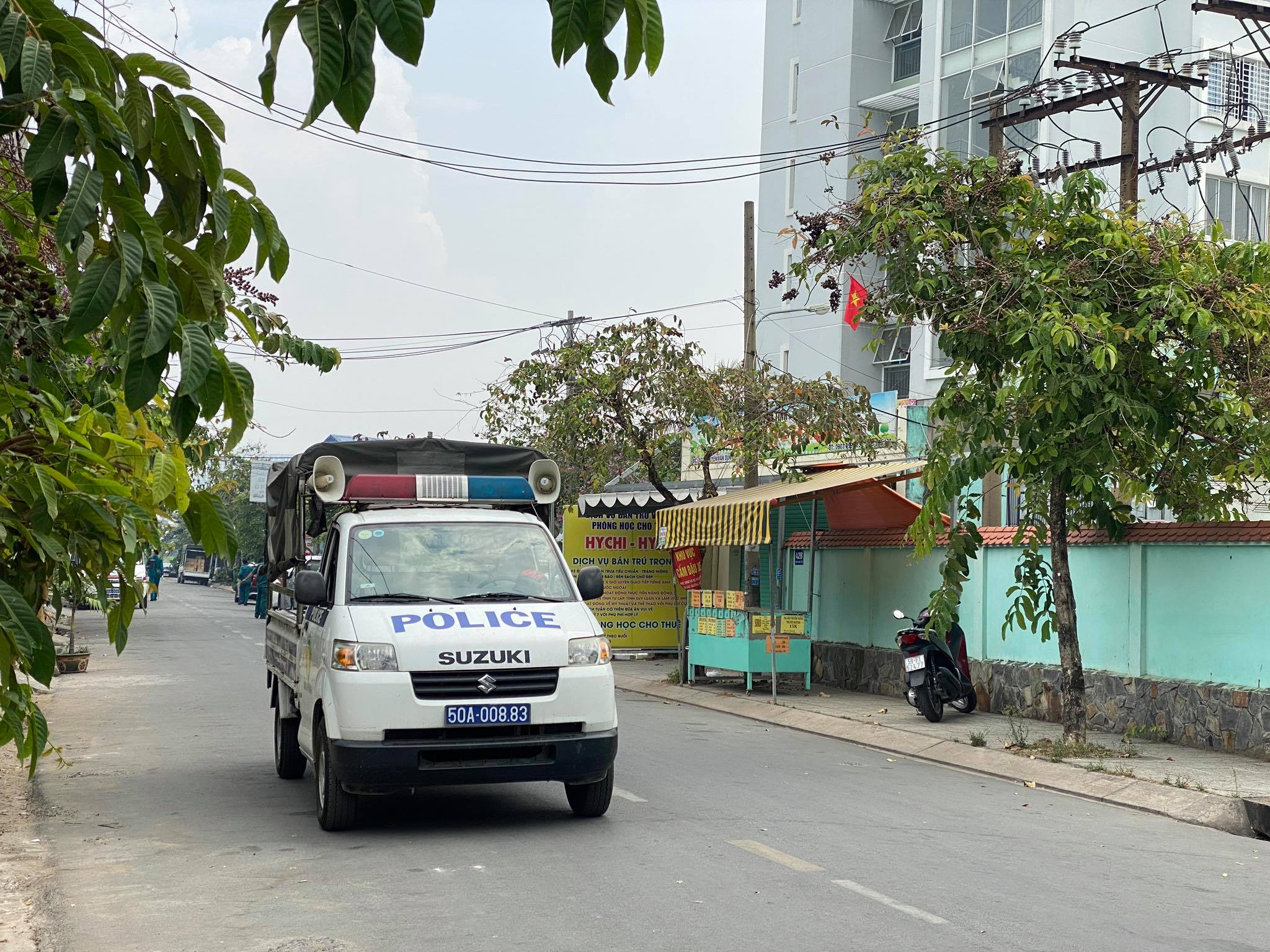 Blockade of apartments in more than 300 homes in the Go Vap district, neighboring businesses forced to suspend the reception of clients - Photo 1.