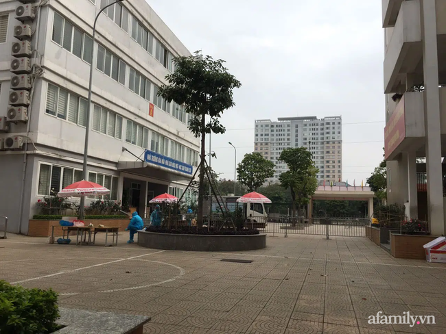 Nhật ký cách ly của bà mẹ con học lớp 3 trường tiểu học Xuân Phương: Chị nhường đồ ăn, em tưởng tượng như Sao Nhập Ngũ, thực tế thì lại thế này! - Ảnh 4.