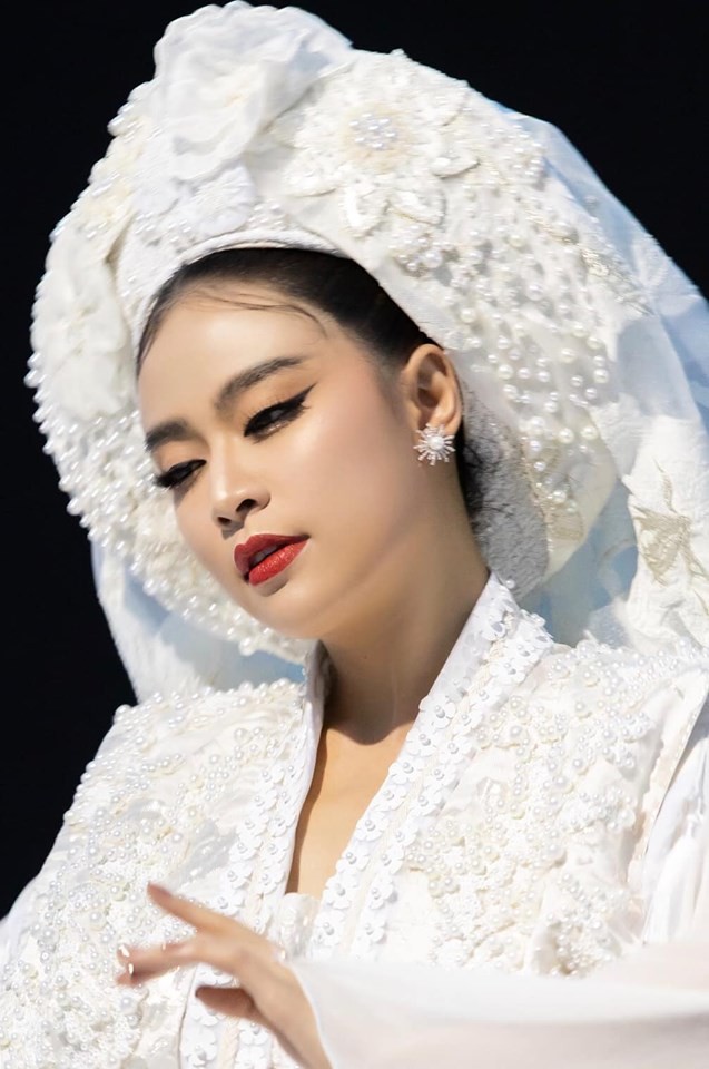 Màn “phù phép” đỉnh cao của Minh Lộc: Make up cho Nhã Phương - Đông Nhi ở đám cưới thế kỷ, giúp Lý Nhã Kỳ “chặt chém” thảm đỏ Cannes - Ảnh 18.