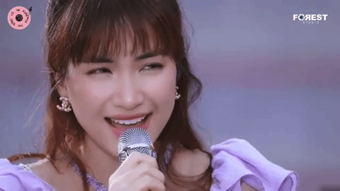 Fan xuýt xoa clip quay cận cảnh Hòa Minzy đắm chìm thưởng thức giọng hát của Văn Mai Hương - Ảnh 2.