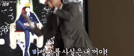 Taecyeon cưỡng h&ocirc;n trai đẹp, Song Joong Ki bị đuổi khỏi si&ecirc;u xe ở hậu trường Vincenzo - Ảnh 9.