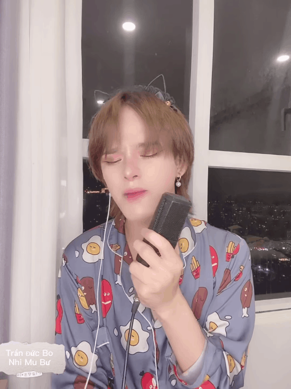 &ldquo;Đ&aacute;o ngược&rdquo; thật rồi, netizen phấn kh&iacute;ch v&igrave; m&agrave;n cover hit Hiền Hồ của Trần Đức Bo: &ldquo;H&aacute;t hay thế m&agrave; bấy l&acirc;u cứ meo meo&rdquo; - Ảnh 2.