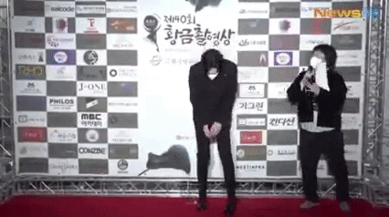 Lee Kwang Soo mang cả điệu nhảy cót két lên thảm đỏ, tấu hài thế này chỉ có thể là Hoàng tử châu Á! - Ảnh 2.