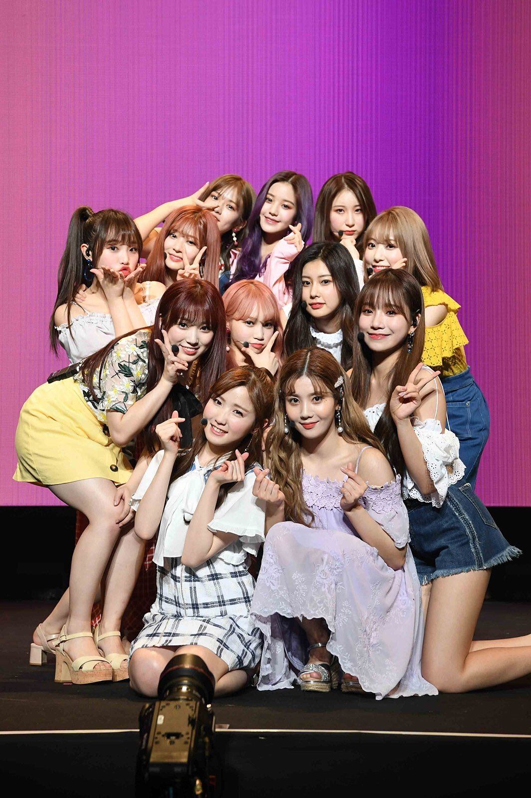 Izone kpop. Izone группа корейская. Кпоп группа Izone. Группа Izone участницы. Айзуан участницы.