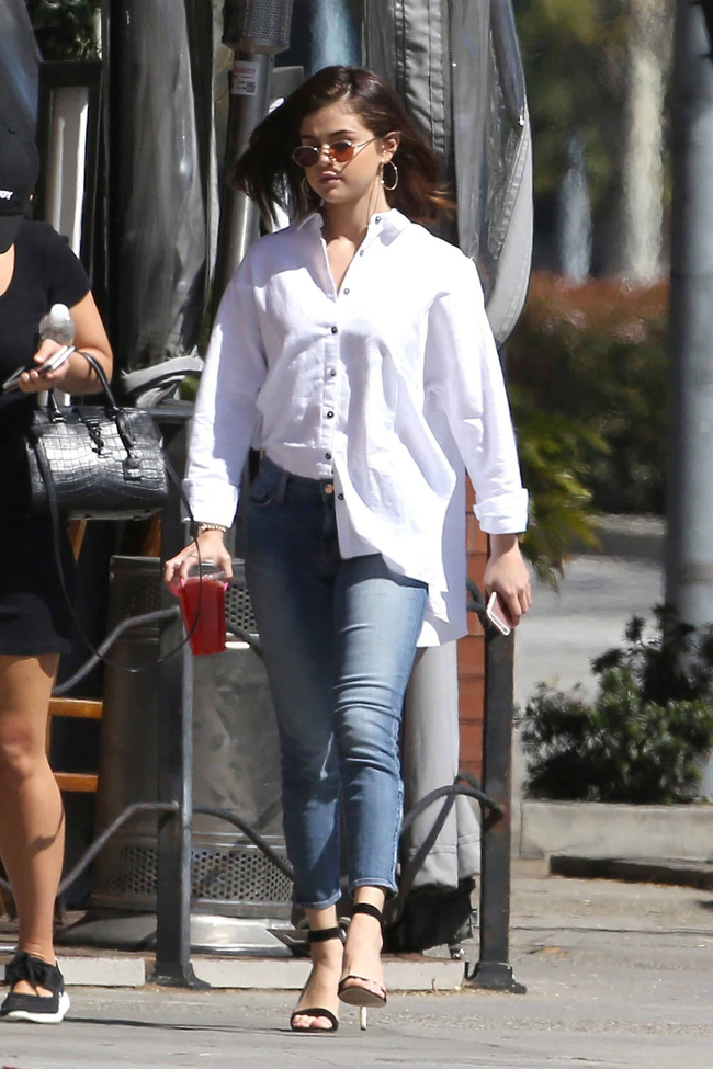 11 outfit mùa Xuân đơn giản nhưng sành điệu có thừa của Selena Gomez, không tham khảo thì phí - Ảnh 8.