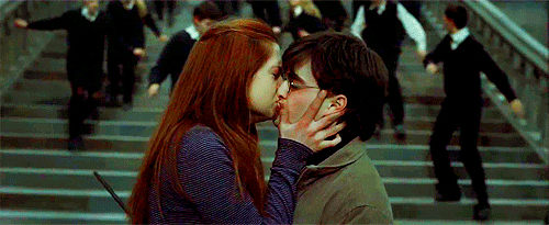 Dàn sao Harry Potter sau 20 năm: Hermione sắp cưới, Harry phải cai rượu, bất ngờ nhất là Voldemort 58 tuổi vẫn phong trần, quyến rũ! - Ảnh 22.