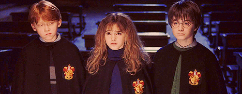 Dàn sao Harry Potter sau 20 năm: Hermione sắp cưới, Harry phải cai rượu, bất ngờ nhất là Voldemort 58 tuổi vẫn phong trần, quyến rũ! - Ảnh 1.