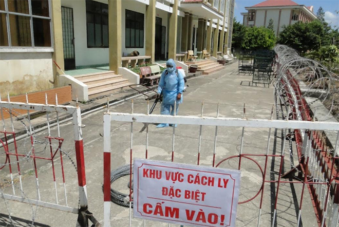 Truy tìm người phụ nữ bán vé số vào khu cách ly - Ảnh 1.