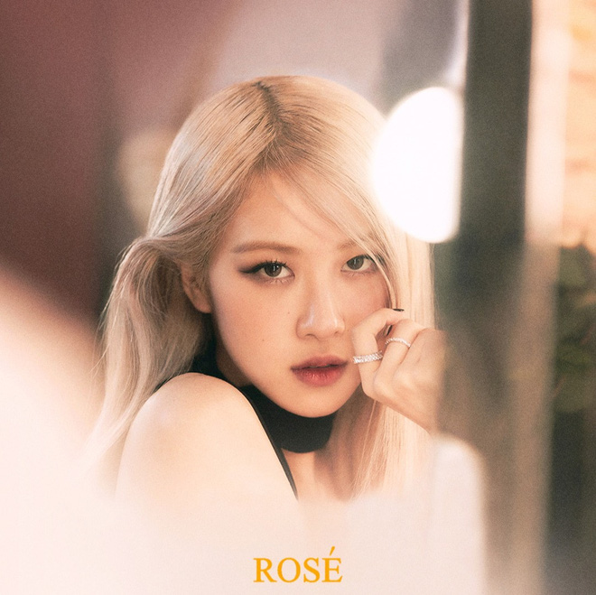 Debut stage của Rosé bị Cnet chê tả tơi: Vũ đạo kỳ cục chỉ toàn vuốt tóc, đầu tư hơn Jennie nhưng thần thái thua xa - Ảnh 3.