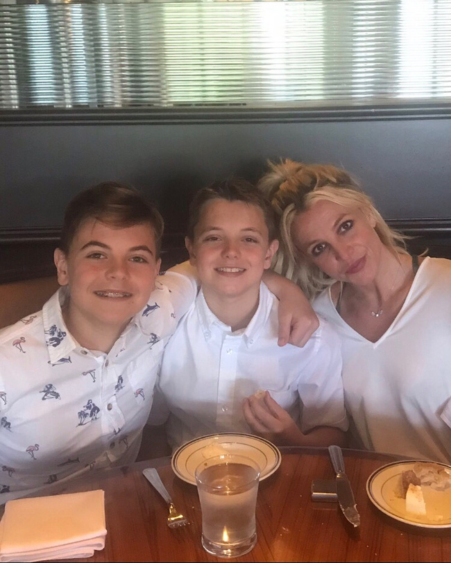Lâu lắm mới xuất hiện, 2 cậu con trai của Britney Spears gây bất ngờ với ngoại hình hiện tại, đặc biệt là chiều cao - Ảnh 12.