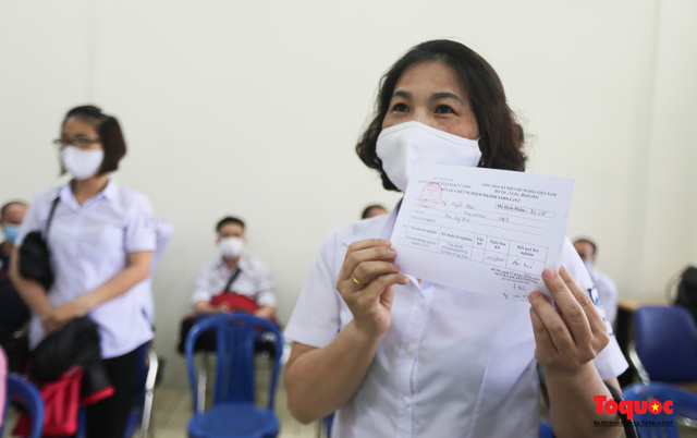 Hà Nội xét nghiệm sàng lọc COVID-19 ngẫu nhiên cho người dân khu vực nguy cơ lây nhiễm cao - Ảnh 19.