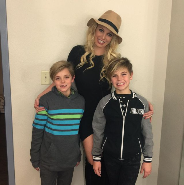 Lâu lắm mới xuất hiện, 2 cậu con trai của Britney Spears gây bất ngờ với ngoại hình hiện tại, đặc biệt là chiều cao - Ảnh 3.