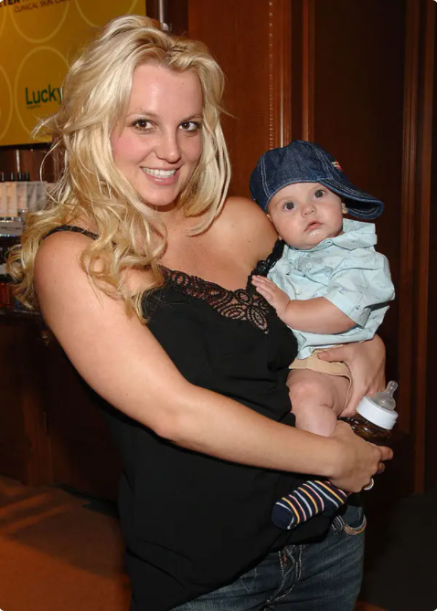 Lâu lắm mới xuất hiện, 2 cậu con trai của Britney Spears gây bất ngờ với ngoại hình hiện tại, đặc biệt là chiều cao - Ảnh 6.