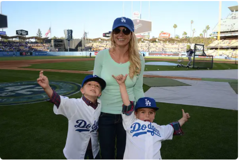 Lâu lắm mới xuất hiện, 2 cậu con trai của Britney Spears gây bất ngờ với ngoại hình hiện tại, đặc biệt là chiều cao - Ảnh 9.