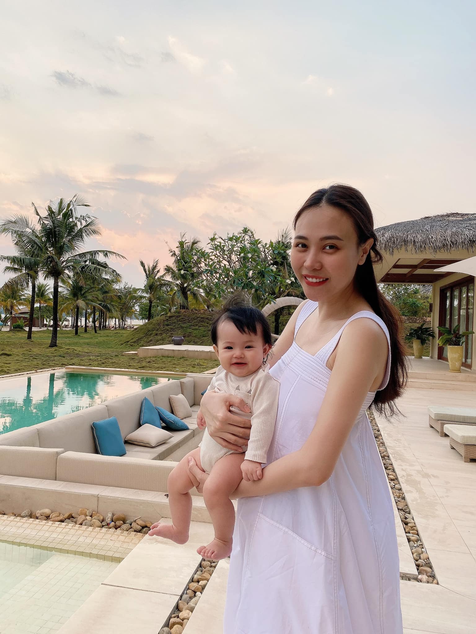 Did Dam Thu Trang clearly reveal her second pregnancy?  - Photo 2.