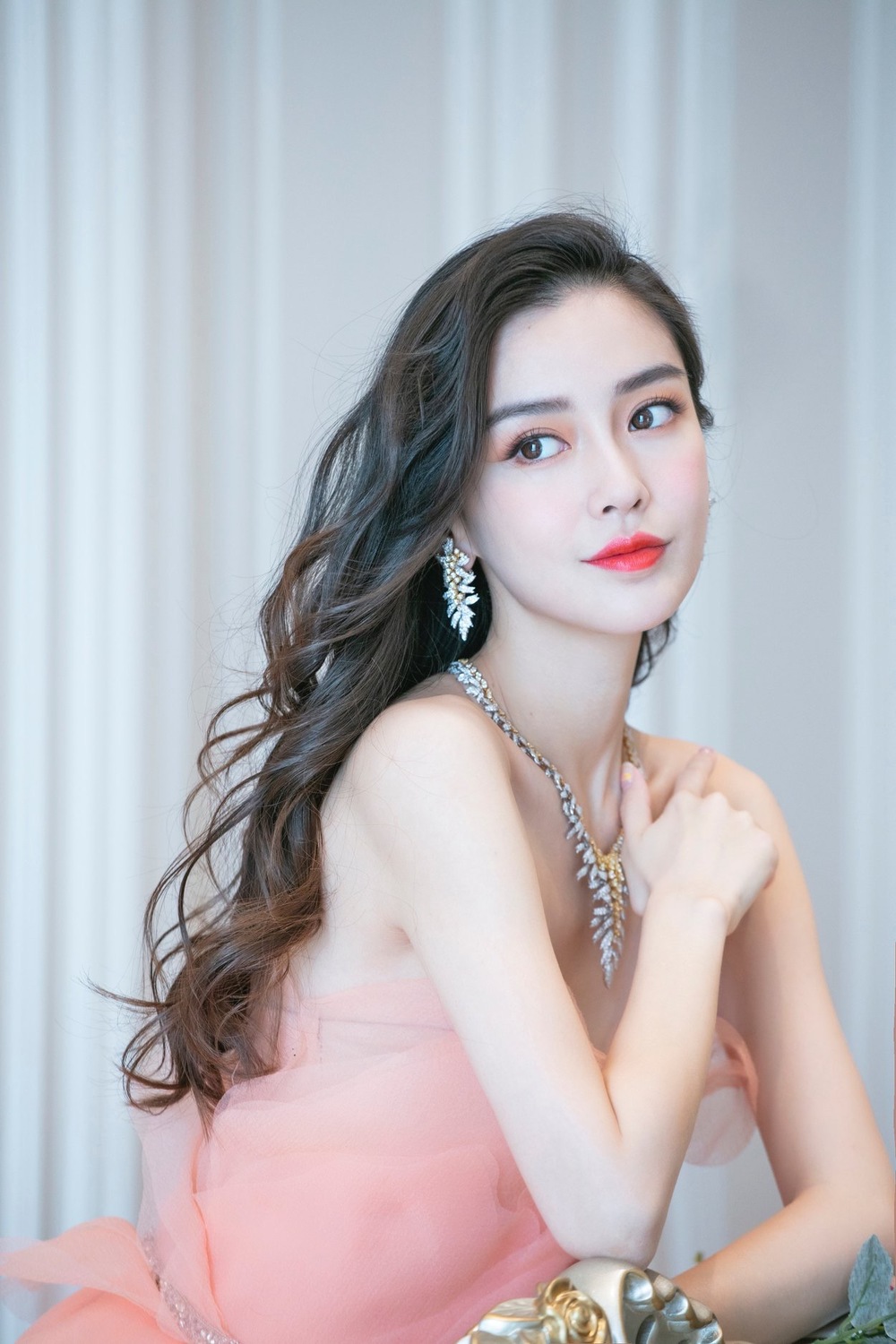 Vì sao bao năm qua công chúng luôn ghét Angela Baby? Giả tạo, huênh ...