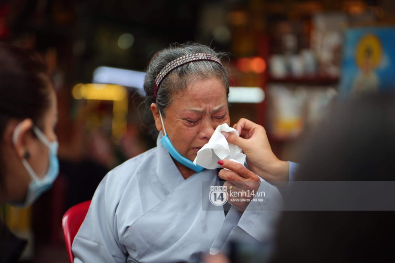 Makeup Witch Minh Loc Memorial Service: Her biological mother burst into tears, Miss Tran Dai - Vu Khac Tiep sat in a corner to pray - Photo 9.